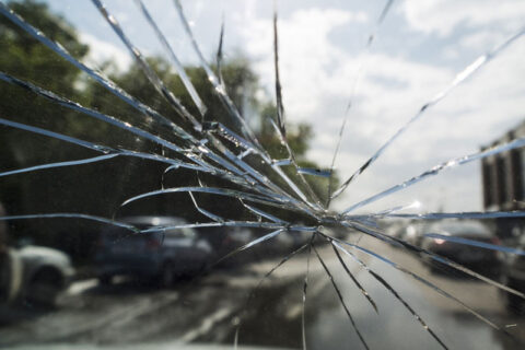 cracked car windsheild