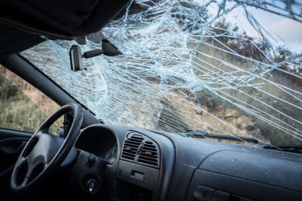 Full of cracked front car glass in Peoria, AZ